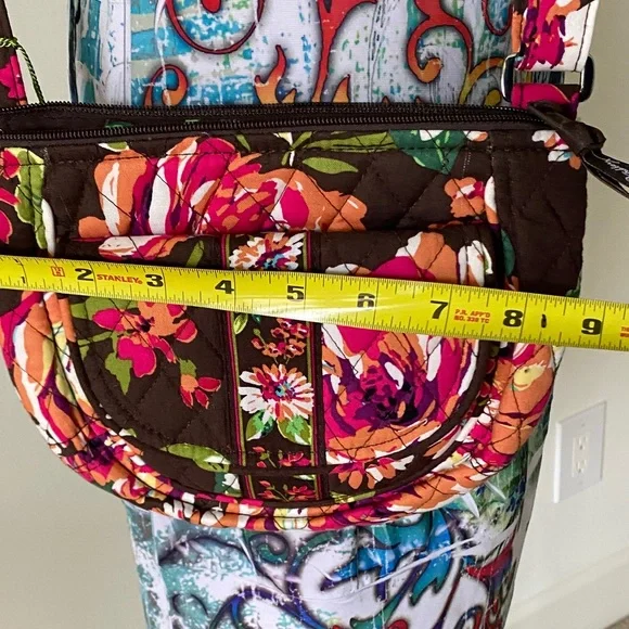 Vera Bradley Lizzy English Rose. Crossbody. - Picture 10 of 10
